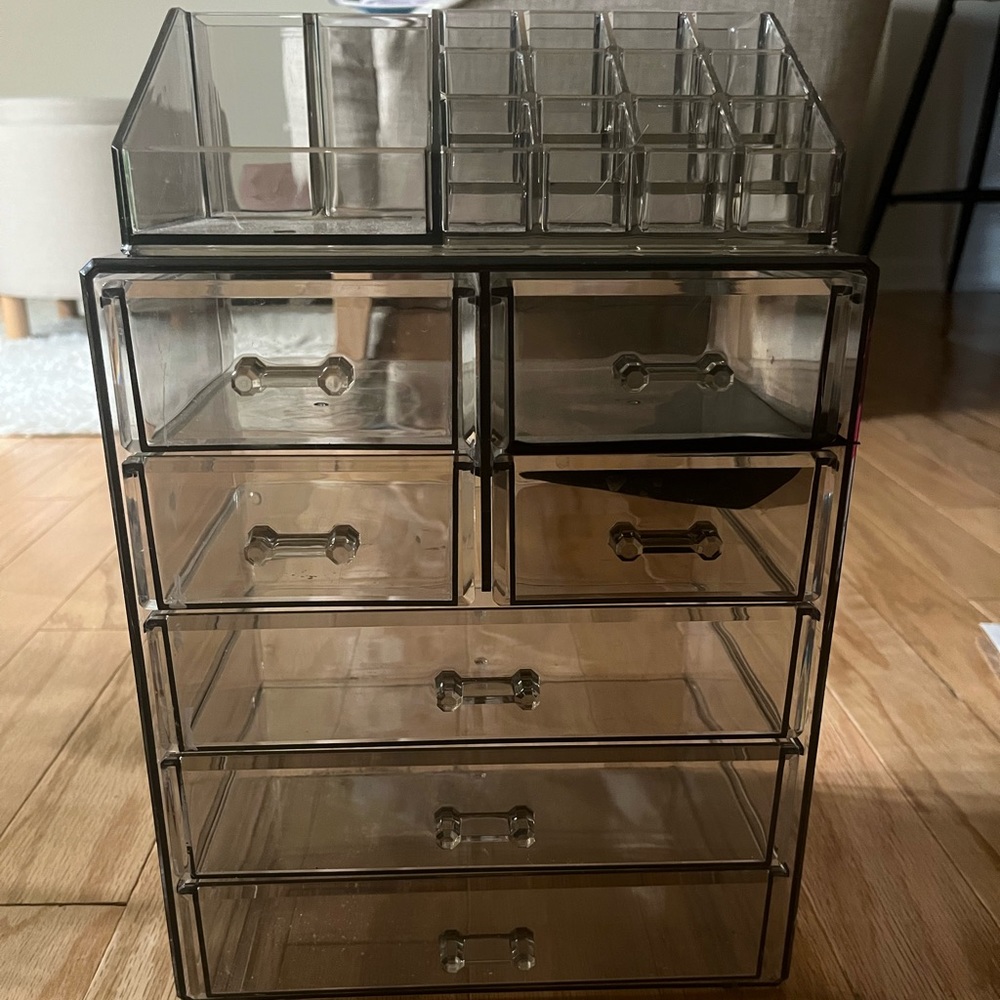 Makeup organizer